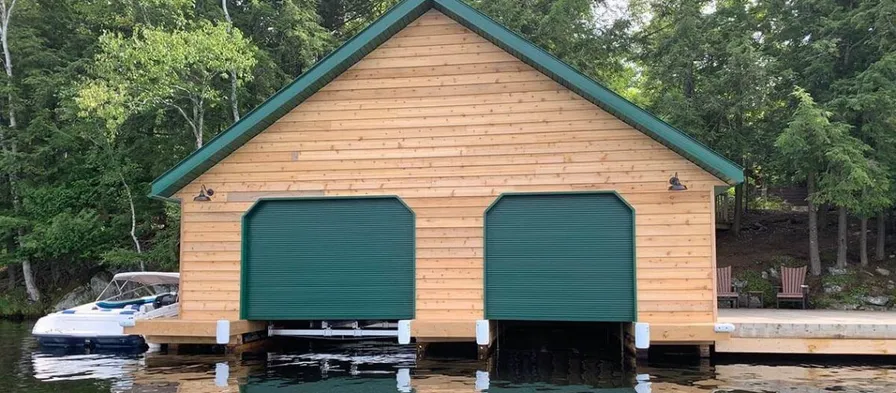 Porte pour abri à bateau
